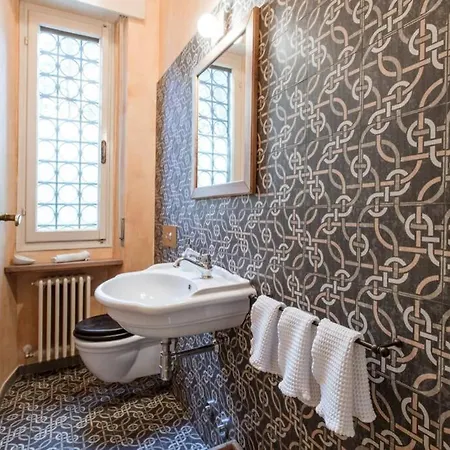 Villa Ondina - Wonderful With Private And Big Garden Saló